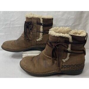 UGG Caspia Size 10 Brown Leather Ankle Booties Sheepskin Lined SN 5136